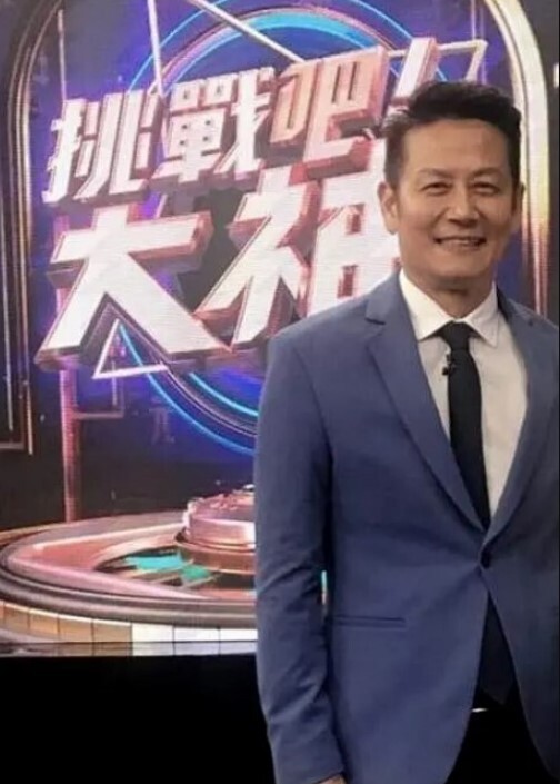 快手顶级东北骚妇菲儿居家偷汉通奸大黑逼兴奋潮喷 - 樱花视频